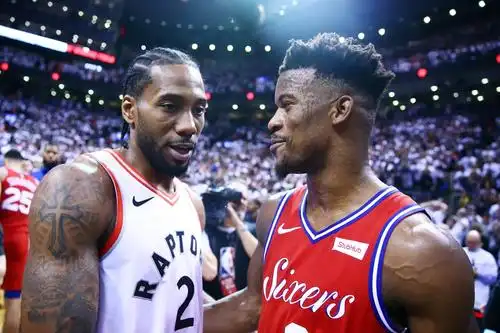 名记:lbj已开启招募模式 主动联络莱纳德 巴特勒