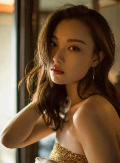 24岁被雪藏倪妮十年磨一剑的背后是独自等待和知恩图报