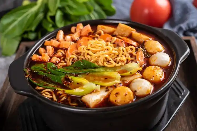 华祥厂家直销清真火锅面32袋*70g面饼火锅面砂锅面干吃方便面批发