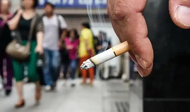 居民楼公共场所违法吸烟首次被曝光,餐厅,写字楼依然是重灾区