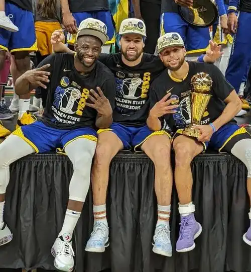 库里谈三人组:三个老家伙,再次成为了冠军|斯蒂芬·库里|后卫|勇士