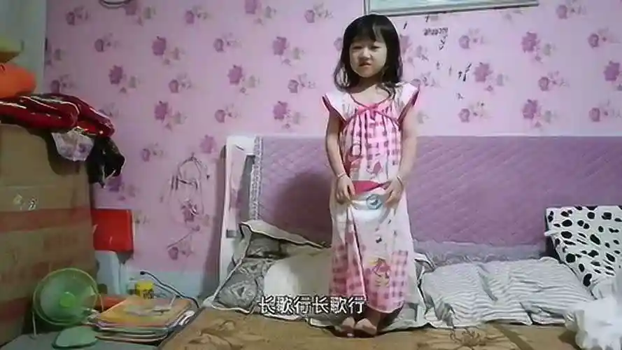 4岁萌娃挑战古诗五百首长歌行敕勒歌登幽州台歌背完了还要摆个造型