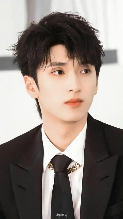 时代少年团 严浩翔 闪电咖啡馆 西装yyds! cr.糖度特调