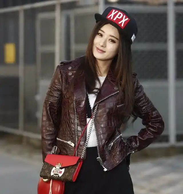 狂野性感的黑色皮衣,被赵丽颖穿出了可爱清纯的感觉
