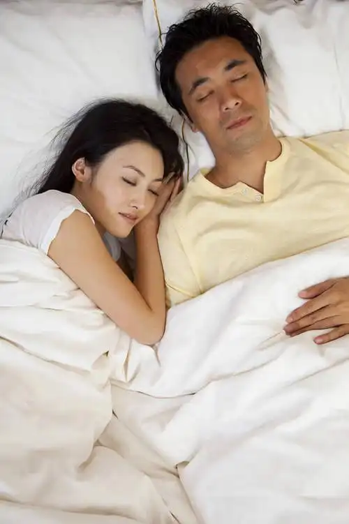 竖图,彩色,室内,时尚,床,卧室,中国,亚洲,图片,休息,休闲,放松,美女