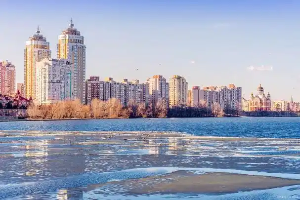 哈尔滨周边游玩最佳地方有很多,以下是一些推荐:首先是呼兰河,它是