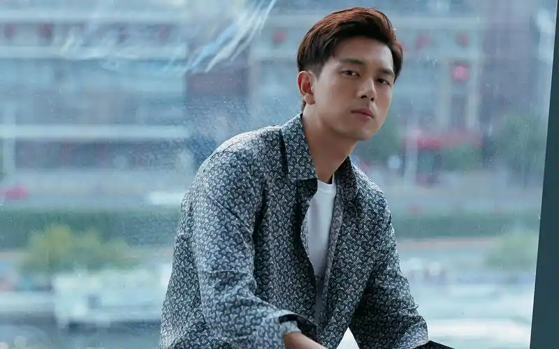 李现阳光帅气写真图片电脑壁纸高清大图预览1920x1200_大陆明星下载