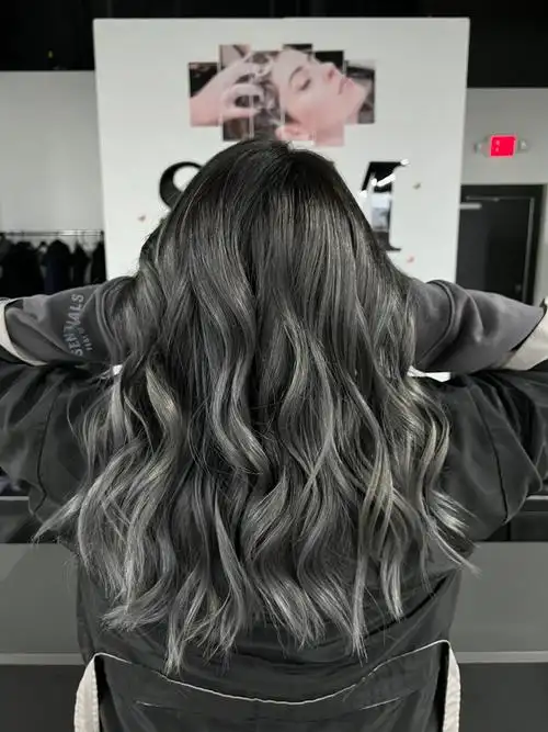 深灰色巴黎画染