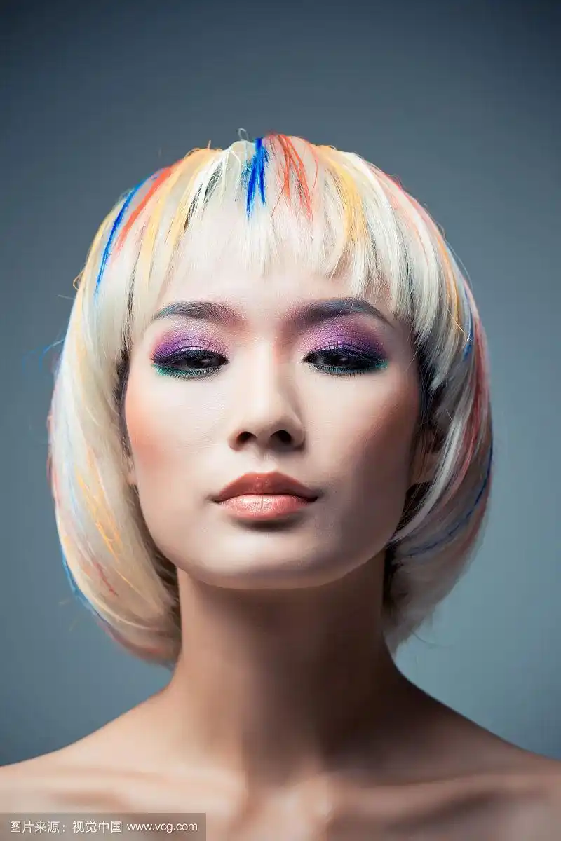 彩色头发的女孩