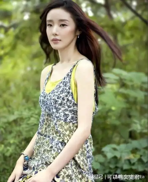 他欠债700亿逃亡国外带走明星女友和61个亿父亲葬礼也没回来