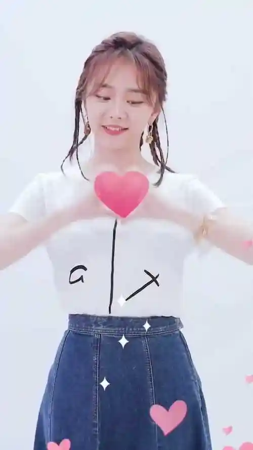 你的小可爱上线了谭松韵的超甜比心满满少女感哦