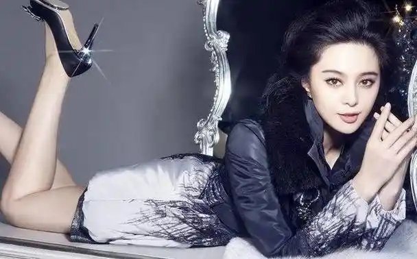 同样都是气质美女,舒淇优雅而高贵,杨幂从小就是美人胚子