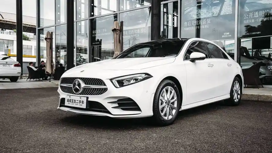 奔驰a200l:一年两万多公里的高颜运动轿车!