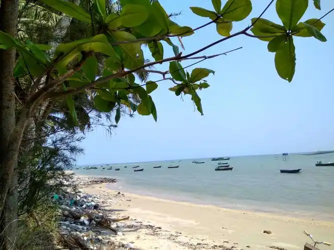 骑着自行车逛潭门老渡口