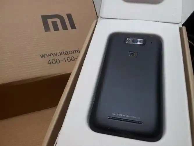 年轻人的第一部智能手机"吗? 小米一代重新开箱