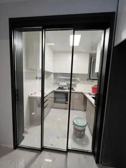 厨房三联动推拉门