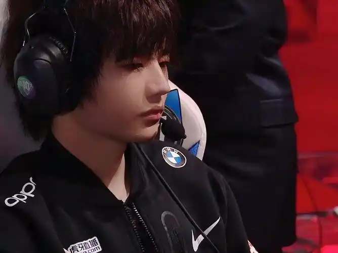 就是说第一次看lpl刘青松好帅啊0000