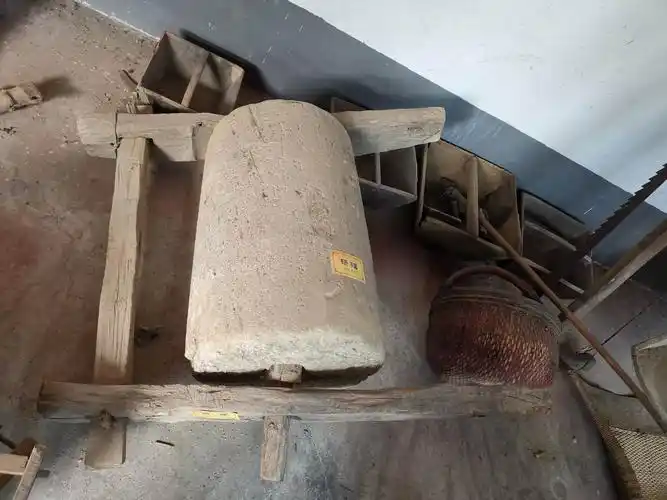 暖辿村里的农耕用具