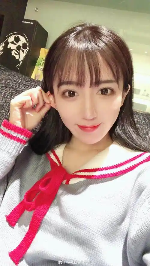 斗鱼吃鸡女主播呆妹儿小霸王个人写真福利套图