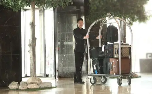 宾客服务,礼宾部为您的到来与出行提供便捷贴心的服务.