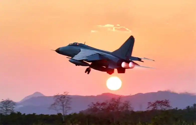 南部战区空军跨昼夜飞行训练高清大图来啦
