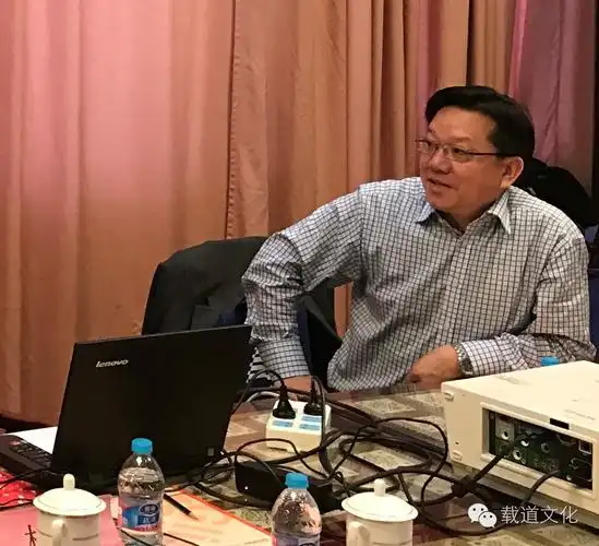 联合出版发行单位上海科学技术文献出版社社长梅雪林给大家分享藏书