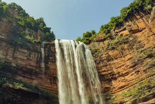 湖北宜昌·壮丽三峡大瀑布景区:自然奇观的壮丽世界