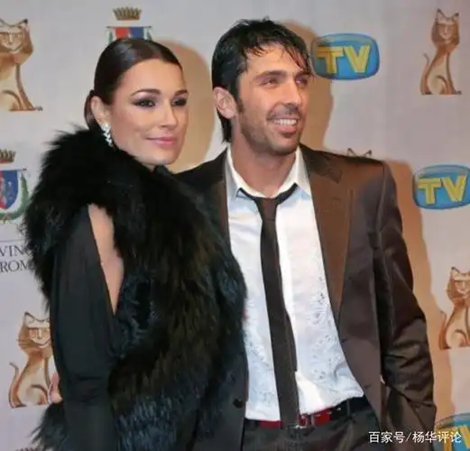 布冯前妻公开晒与富豪产子照片,自称很幸福,怒斥前夫:毫无情趣