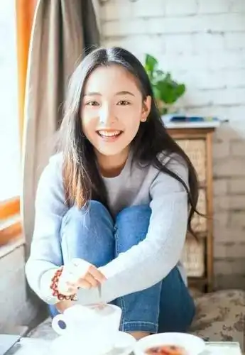 随着年龄的增长,骨骼发育以及胶原蛋白流失,我们的面部骨骼会越来越