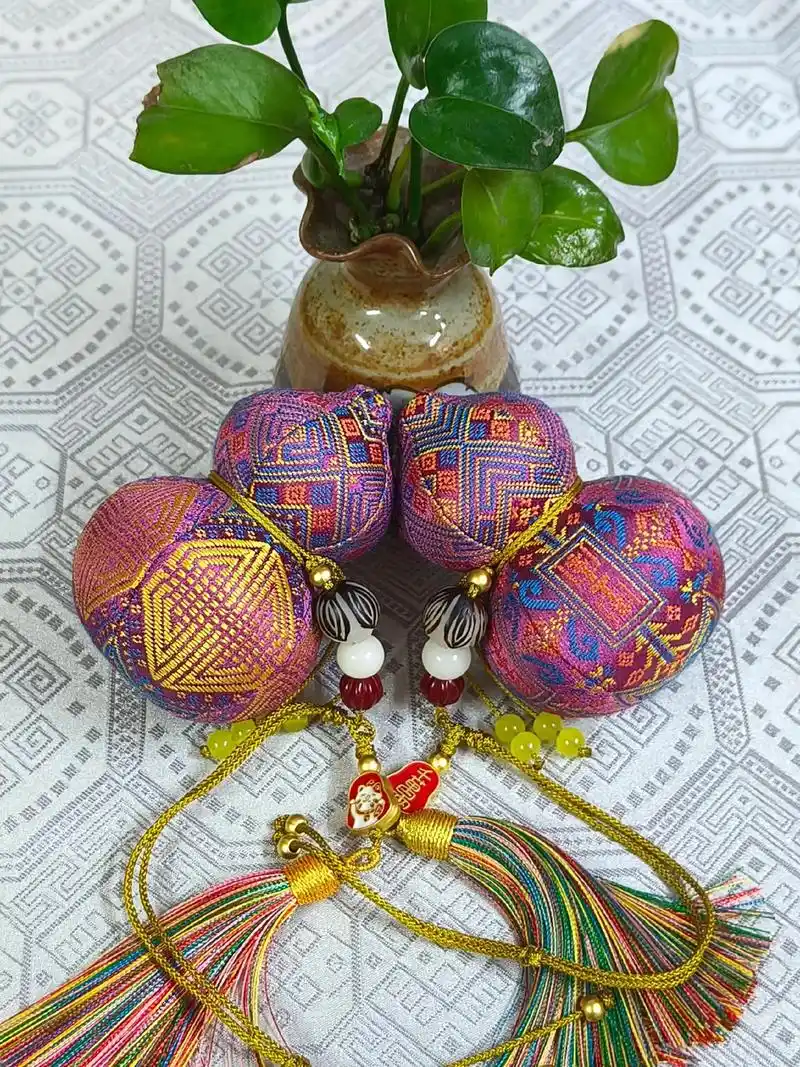 圆鼓鼓胖乎乎的壮锦葫芦"福禄"#非遗壮锦#壮锦文创#葫芦福禄