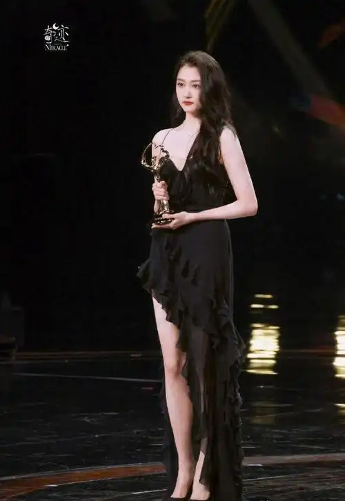 关晓彤黑丝裙子好性感啊 ​​​|好身材_网易订阅