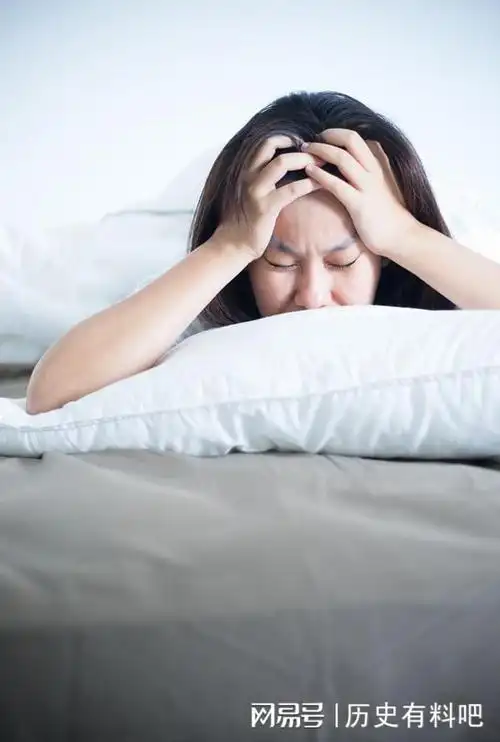 夜深人静睡不着翻来覆去一遍一遍地想你