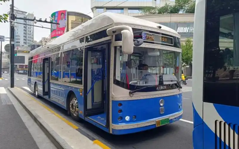 上海公交巴士一公司23路申沃swb5129bev77g无轨电车走行视频