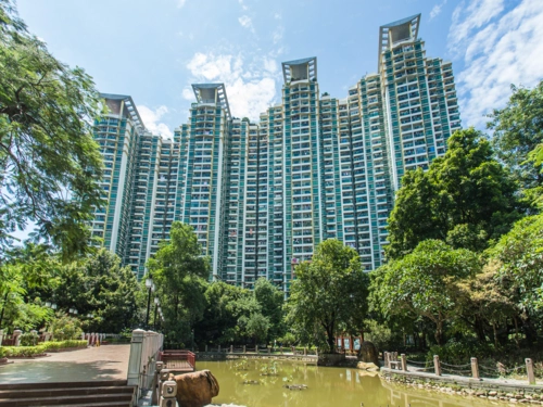 皇御苑二期,东南朝向2房,半年才出一套,看整个小区,采光好!