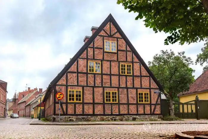 隆德半木结构的老房子里照片-正版商用图片0x343c-摄图新视界