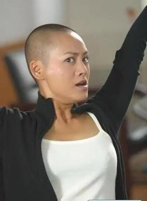 剃光头的9大女星,杨幂赵丽颖上榜,唯独她霸气依旧