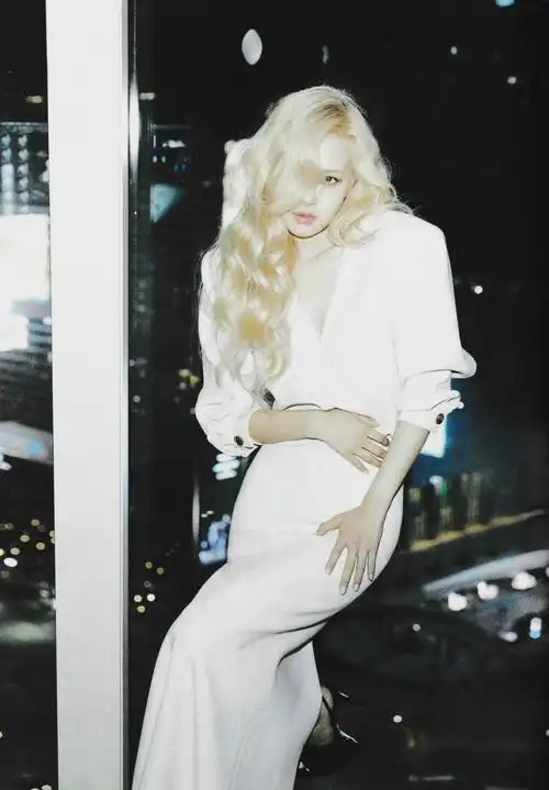 朴彩英 图源来自微博 @tea-krisy 2-28