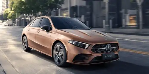 48万元,相比家族旗舰s级的起步价便宜了近70万元,但是奔驰a级的造型