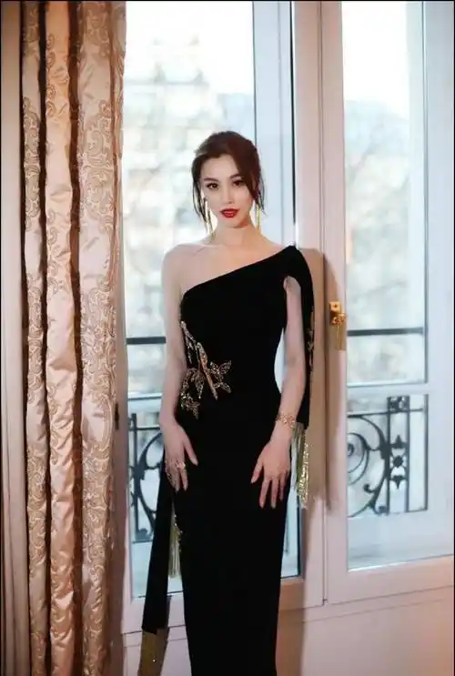 肤白貌美,女神范十足,身材颜值不输吴莎_效果_显得_衣服