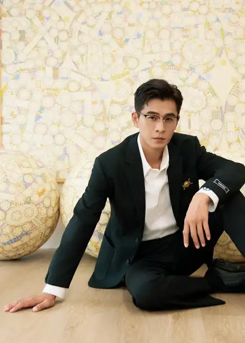 建议把乔振宇焊在高管赛道