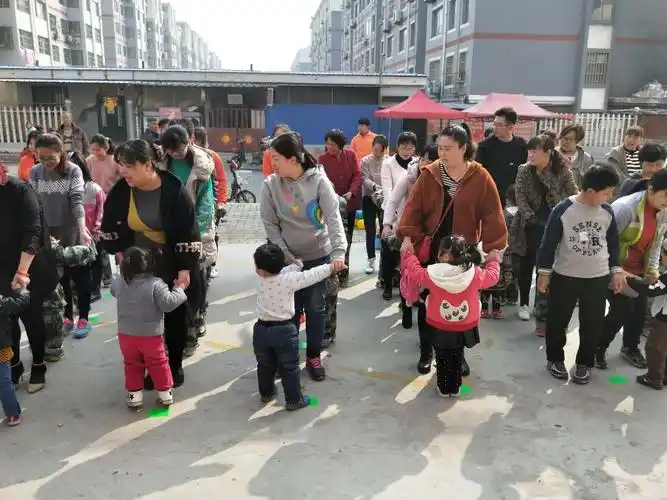 北京齐家6 1砚里家园礼仪幼儿园首届《大手拉小手大型亲子活动》开始