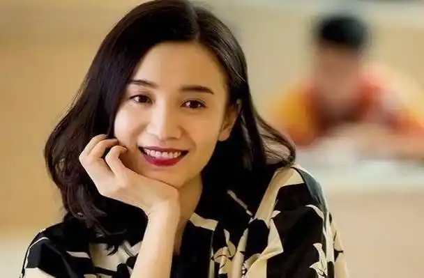 原创小宋佳两段感情扑朔迷离只谈恋爱不结婚41岁仍未婚