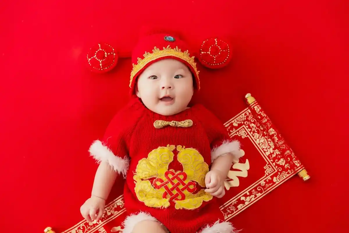 宝贝的百日照新鲜出炉了!感谢万荣县棒棒糖儿童孕婴童摄影团队!