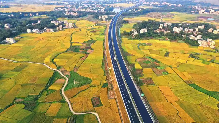 荔玉高速公路主线沥青上面层已全部完成施工(除控制性工程文圩隧道