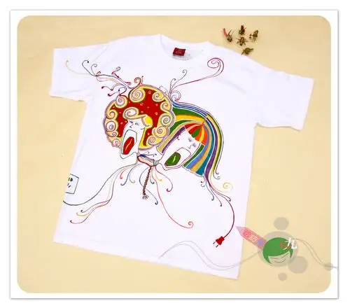 同样为作者李巧巧的原创手绘t恤,喜欢这样的色彩组合