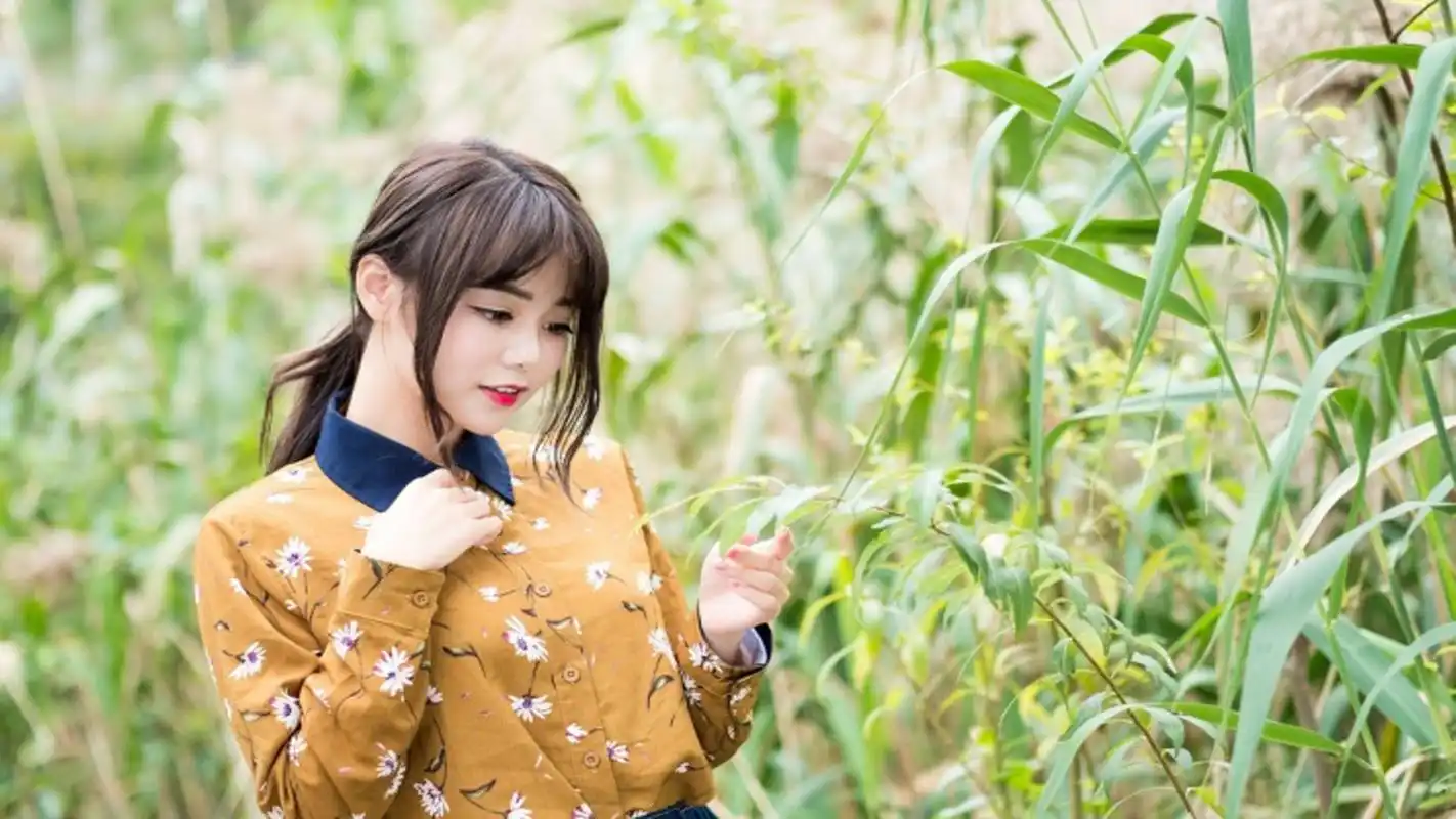 小清新亚洲美女桌面壁纸