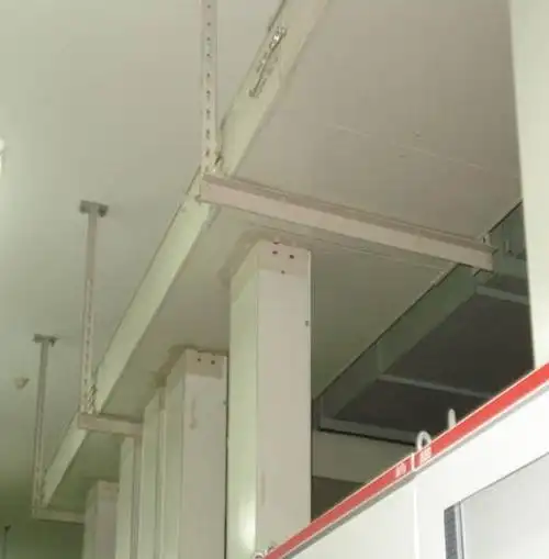 配电室大型桥架要采用可调式组合支架大型工程桥架弯曲度要一致