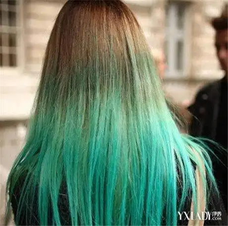 发型最简单的改变从头发开始,最快捷的方式是染发,天青色,非常独特的
