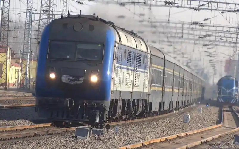 【火车】京局京段df11g0058牵引春运临客z4009次于家庄站通过