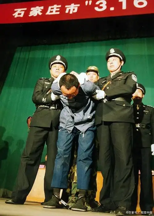 石家庄头号悍匪靳如超,2001年自制炸药炸死108人包括自己的父母